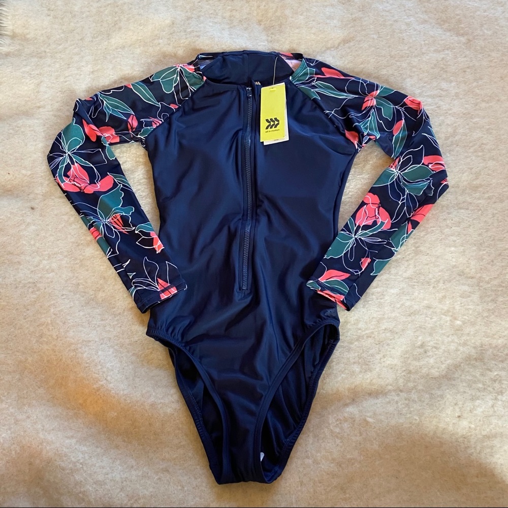 Women’s Rash guard